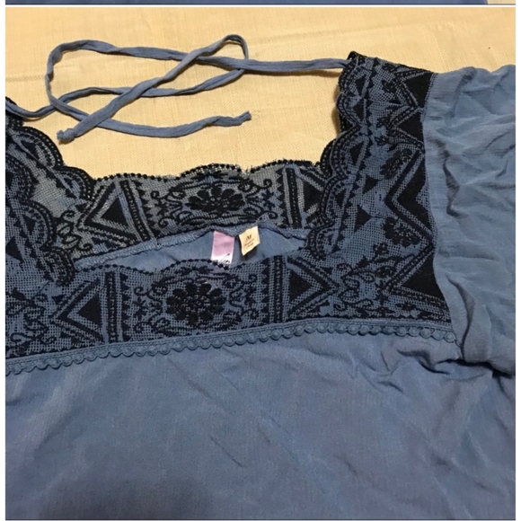 EUC Size Medium Embroided Francescas Blouse - Picture 3 of 3